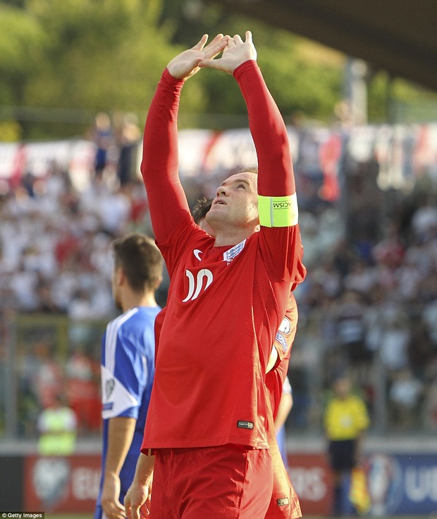 Niềm vui của Rooney sau bàn thắng mở tỷ số.