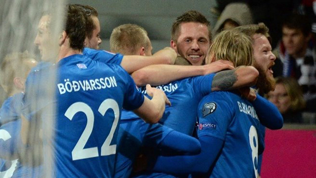 Niềm vui của các cầu thủ Iceland sau khi lập nên kỳ tích tại vòng lạo Euro 2016.