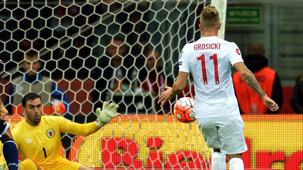 Grosicki đã mở màn “cơn mưa” bàn thắng của Ba Lan vào lưới Gibralta.