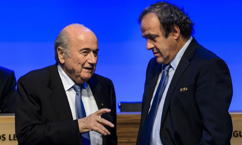 Blatter và Platini từng có mối quan hệ thân thiết. Ảnh: Reuters.