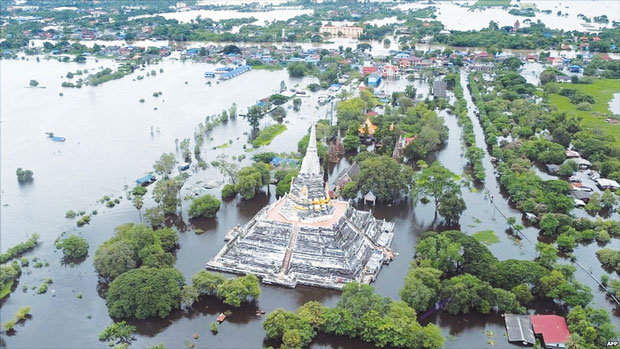 Những năm gần đây, thủ đô Bangkok, điểm du lịch nổi tiếng, trung tâm kinh tế-xã hội của Thái Lan thường xuyên chịu những trận lũ lụt kéo dài khiến mọi thứ phải đình trệ. Các nhà khoa học dự báo mức độ ngập lụt ở Bangkok ngày càng tồi tệ hơn vì mực nước biển dâng cao.