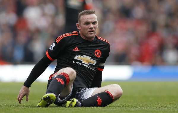 Rooney không thể vực dậy Man Utd sau khi đội bóng sụp đổ quá nhanh. Ảnh: Reuters.