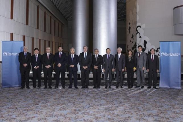 Trưởng đoàn các nước tham gia đàm phán TPP chụp ảnh chung tại hội nghị tại Atlanta ngày 1/10. Ảnh: Reuters-TTXVN