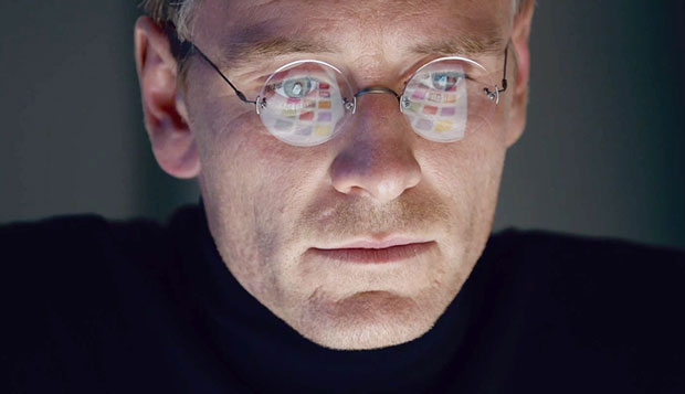 Diễn viên Michael Fassbender đã khắc họa thành công vị cứu tinh – kẻ tội đồ Steve Jobs trong tác phẩm điện ảnh “Steve Jobs”. (Phim dự kiến sẽ khởi chiếu tại Việt Nam vào ngày 22-1-2016)