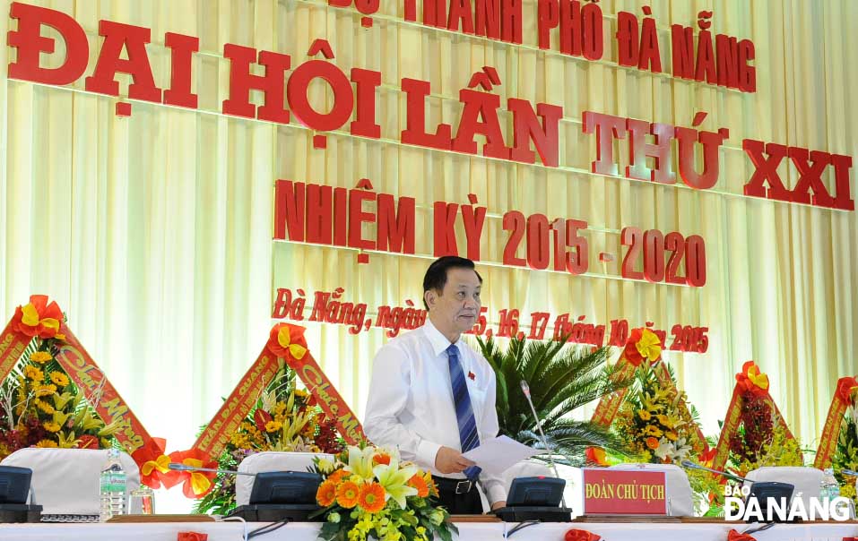 Bí thư Thành ủy, Chủ tịch HĐND thành phố Trần Thọ phát biểu tại phiên họp trù bị. Ảnh: VĂN NỞ