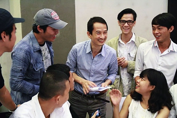 Đạo diễn Trần Anh Hùng (đứng giữa) sẽ tiếp tục đồng hành cùng Gặp gỡ mùa thu mùa thứ 3 này. (Ảnh do nhân vật cung cấp)