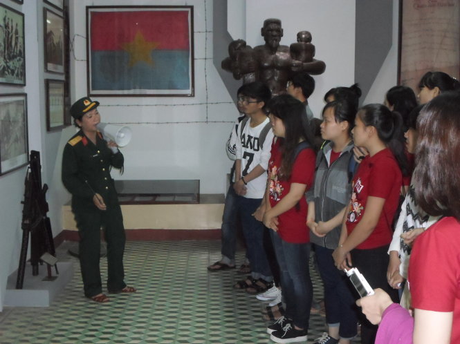 Học sinh Trường THPT Ngũ Hành Sơn tham quan, học tập tại Bảo tàng Quân khu 5 