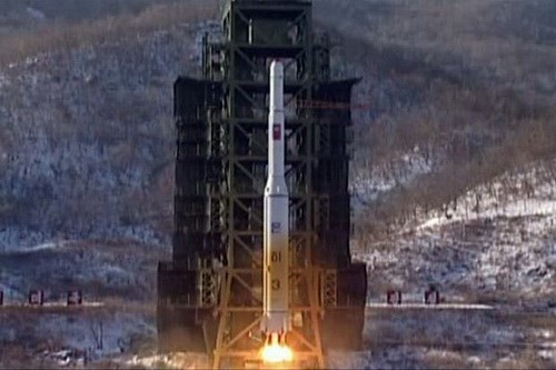 Năm 2012, Triều Tiên tuyên bố phóng thành công tên lửa Unha-3 và đưa một vệ tinh vào quỹ đạo Trái đất.  Ảnh: Reuters