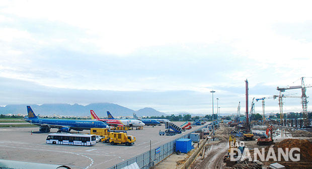 Việc mở rộng, nâng cấp Sân bay quốc tế Đà Nẵng sẽ góp phần thúc đẩy hoàn thiện hạ tầng giao thông cho thành phố và khu vực. Ảnh: NGUYỄN THÀNH
