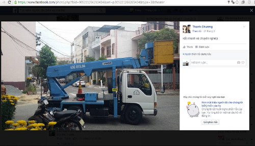 A member of the Facebook group posts a photo capturing a vehicle being deployed to help fix telecommunications cables having fallen on the road, causing danger. The work was completed only two hours after the issue was reported. Photo: Tuoi Tre