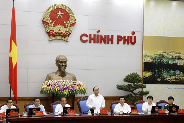 Thủ tướng Nguyễn Xuân Phúc chủ trì phiên họp Chính phủ thường kỳ tháng 4.   Ảnh: TTXVN