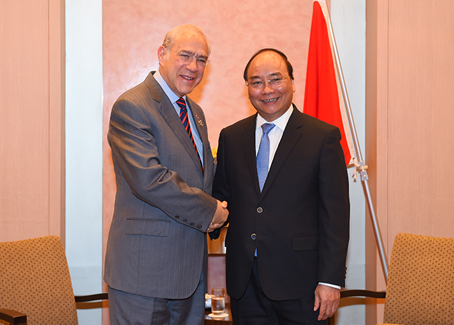Thủ tướng Nguyễn Xuân Phúc tiếp Tổng Thư ký Tổ chức Hợp tác và Phát triển Kinh tế (OECD)  Angel Gurria.