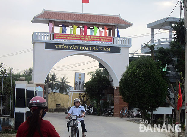 Cổng vào thôn Trà Kiểm, xã Hòa Phước với tục “tắt bếp” gắn kết cộng đồng nhiều đời nay.