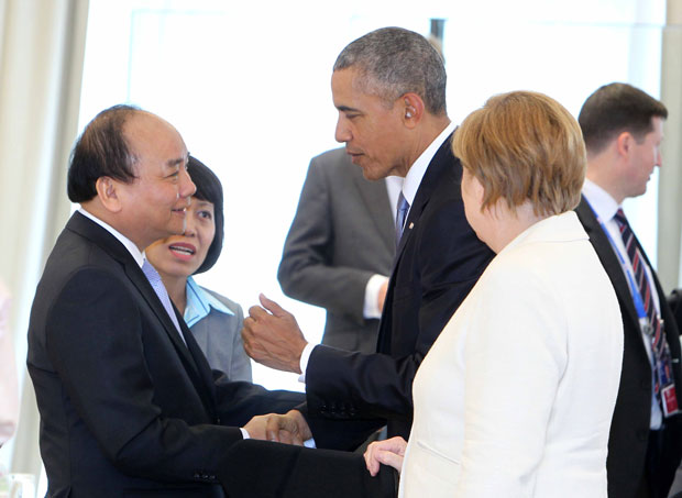 Thủ tướng Nguyễn Xuân Phúc và Tổng thống Mỹ Barack Obama, Thủ tướng Đức Angela Merkel tại Hội nghị thượng đỉnh G7 mở rộng.  Ảnh: TTXVN