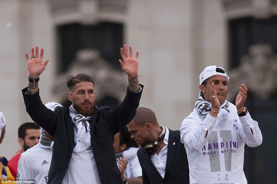 Ramos là người mở tỷ số cho Real, còn Ronaldo là người thực hiện cú sút luân lưu quyết định.