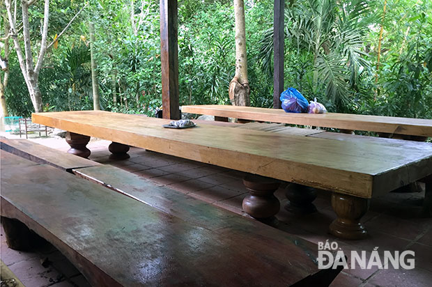 Những hộp gỗ xẻ để trong khu du lịch sinh thái Nhất Lâm Thủy Trang Trà.