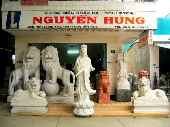 selling stone sculptures from the Non Nuoc stone carving village