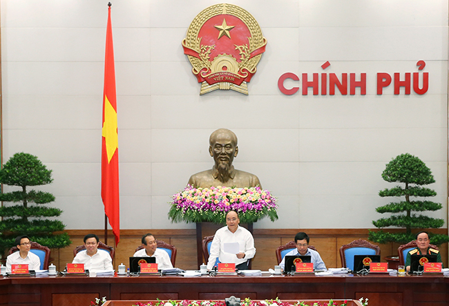 Thủ tướng Nguyễn Xuân Phúc chủ trì cuộc họp chuyên đề xây dựng phát luật. Ảnh: VGP/Quang Hiếu