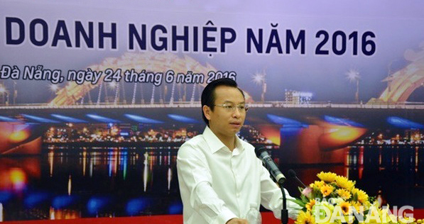 Bí thư Thành ủy, Chủ tịch HĐND thành phố Nguyễn Xuân Anh phát biểu tại buổi đối thoại.