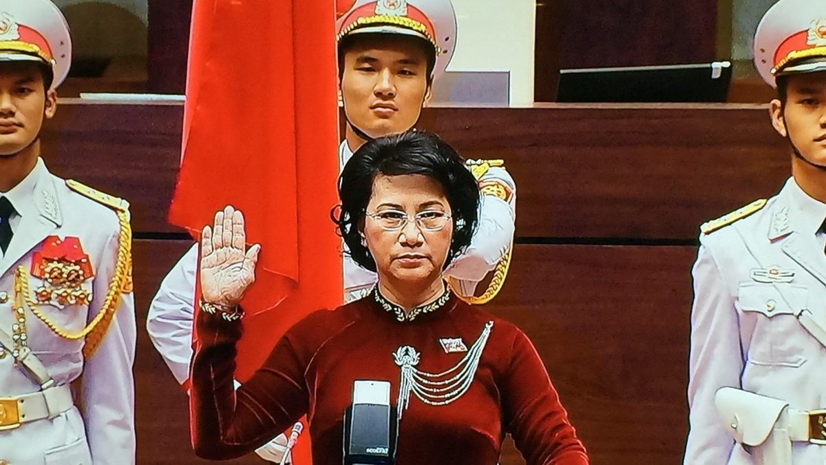 Chủ tịch Quốc hội Nguyễn Thị Kim Ngân tuyên thệ - Ảnh: Lê Kiên
