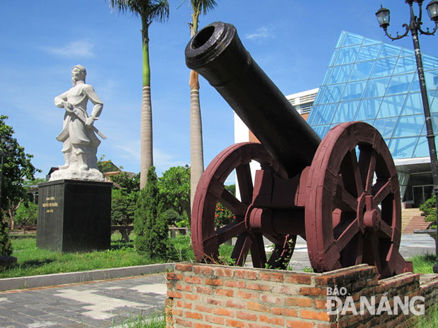 Bộ súng thần công Thành Điện Hải đang được lưu giữ và trưng bày ở Bảo tàng Đà Nẵng. 				         Ảnh: VIÊN ĐÌNH PHONG