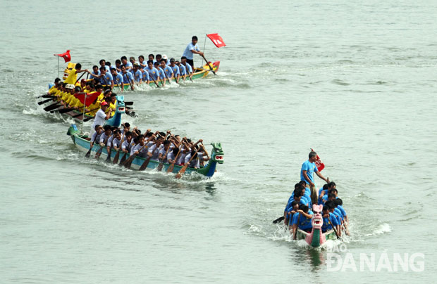Giải Đua thuyền truyền thống thành phố Đà Nẵng mở rộng góp phần tạo thêm sự sinh động cho thể thao Đà Nẵng. 			                Ảnh: ANH VŨ