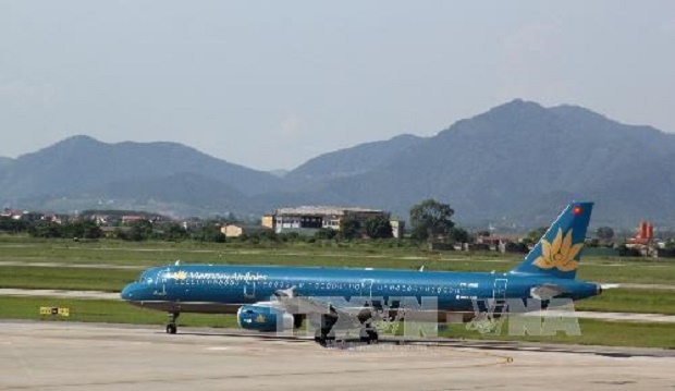 A plane of Vietnam Airlines at the Noi Bai International Airport. (Source: VNA)