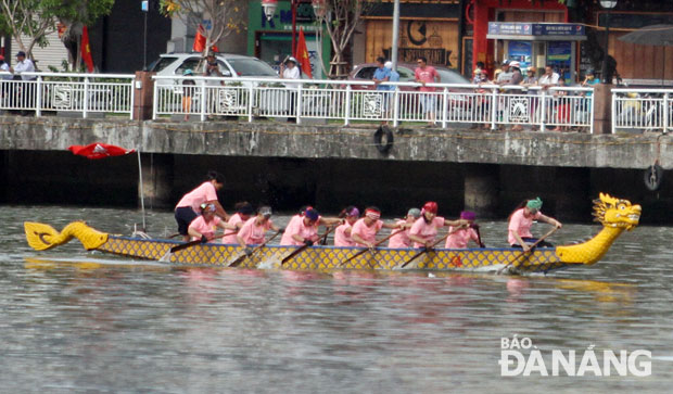 Da Nang traditional boat race