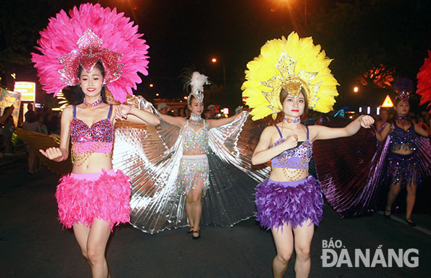Quận Sơn Trà sẽ tổ chức 2 đêm carnaval tại Công viên Biển Đông vào tối 24-9 và 1-10 nhằm phục vụ ABG 5. 