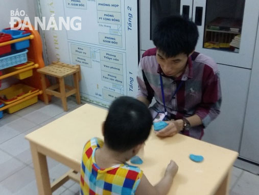 Trẻ có vấn đề về tâm lý, chậm phát triển được học các kỹ năng tại Trung tâm Cung cấp dịch vụ Công tác xã hội Đà Nẵng.