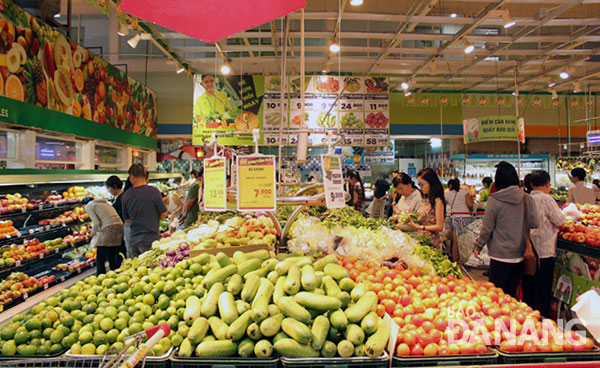 Hàng hóa tại các siêu thị khá dồi dào, giá cả ổn định.