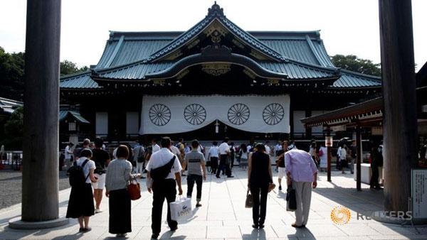 Các chuyến viếng thăm đền Yasukuni của lãnh đạo Nhật Bản từng làm Trung Quốc và Hàn Quốc tức giận. Ảnh: Reuters