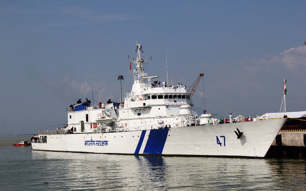 Tàu SAMRAT của Lực lượng Bảo vệ bờ biển Ấn Độ cập cảng Tiên Sa (Đà Nẵng) trong chuyến thăm hữu nghị kéo dài 5 ngày. Tàu SAMRAT có chiều dài 105m, rộng 12,9m, trọng tải hơn 2.500 tấn.