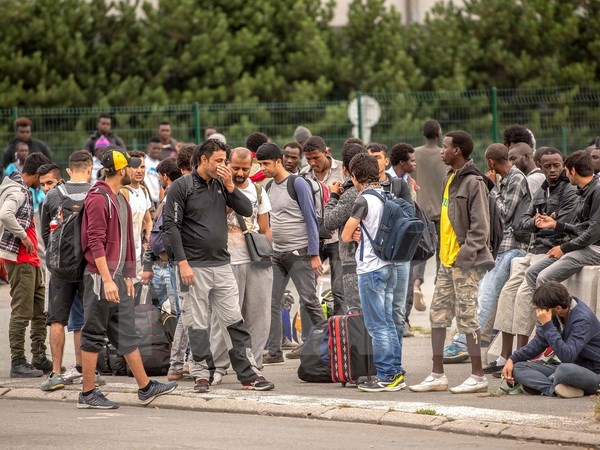 Người di cư tại khu trại tạm ở Calais, Pháp. Ảnh: AFP/TTXVN