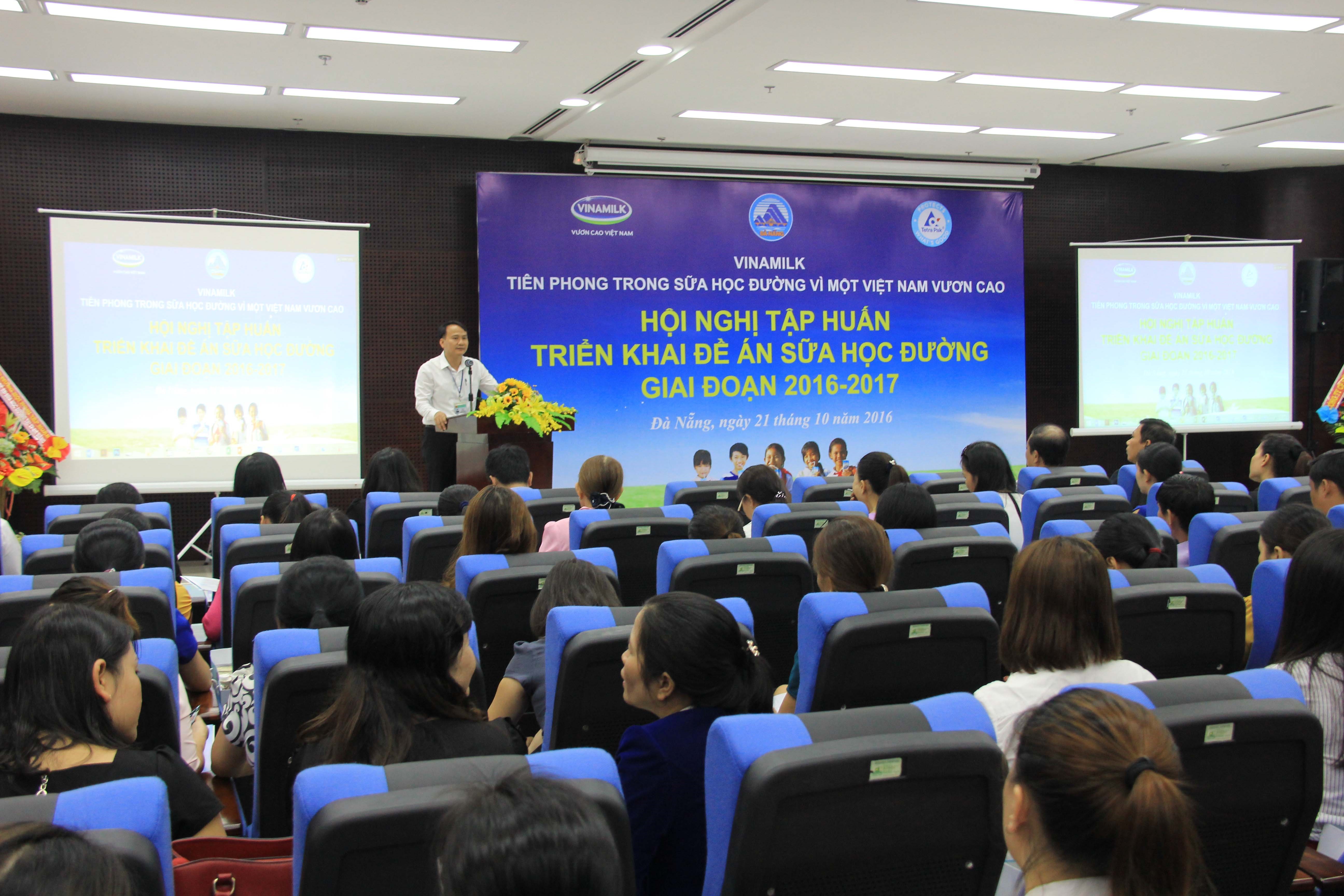 Ông Nguyễn Đình Vĩnh, Giám đốc Sở Giáo dục và Đào tạo thành phố Đà Nẵng phát biểu khai mạc Hội nghị tập huấn triển khai Đề án sữa học đường Quốc gia tại Đà Nẵng.