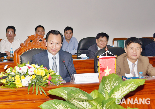 Bí thư Thành ủy, Chủ tịch HĐND thành phố Nguyễn Xuân Anh phát biểu tại buổi hội đàm