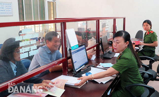 Phần mềm quản lý nhân hộ khẩu giúp Công an quận Hải Châu giải quyết nhanh thủ tục hành chính về hộ khẩu và phục vụ công tác thống kê, báo cáo.