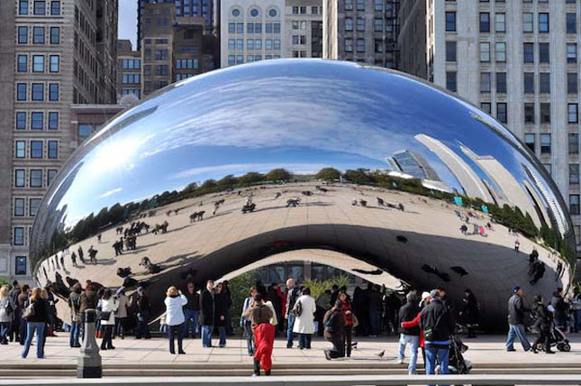 Tượng Cloud Gate của Anish Kapoor ở  Chicago, 2006. 