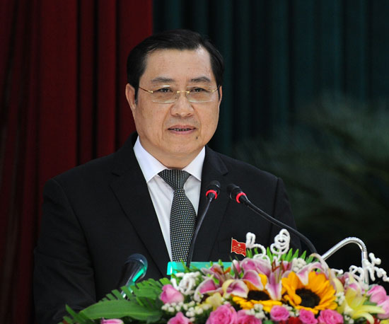 Chủ tịch UBND thành phố Huỳnh Đức Thơ phát biểu tiếp thu và giải trình tại kỳ họp. Ảnh: ĐẶNG NỞ