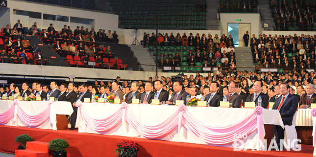 Thủ tướng Nguyễn Xuân Phúc và các đồng chí lãnh đạo và nguyên  lãnh đạo Đảng, Nhà nước cùng các đại biểu dự lễ kỷ niệm
