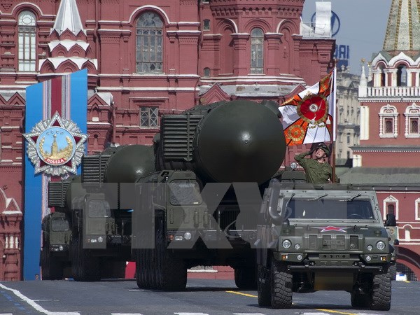 Tên lửa đạn đạo xuyên lục địa Topol-M của Nga trong cuộc tổng duyệt trên Quảng trường Đỏ. (Nguồn: AFP/TTXVN)