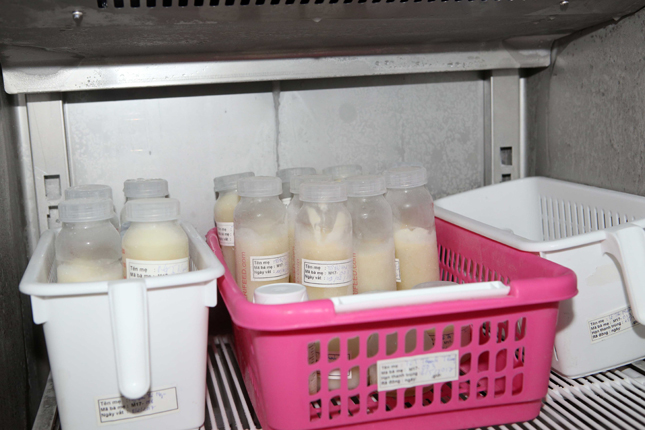 Sữa mẹ được xử lý bảo quản lạnh theo đúng chuẩn quy định 