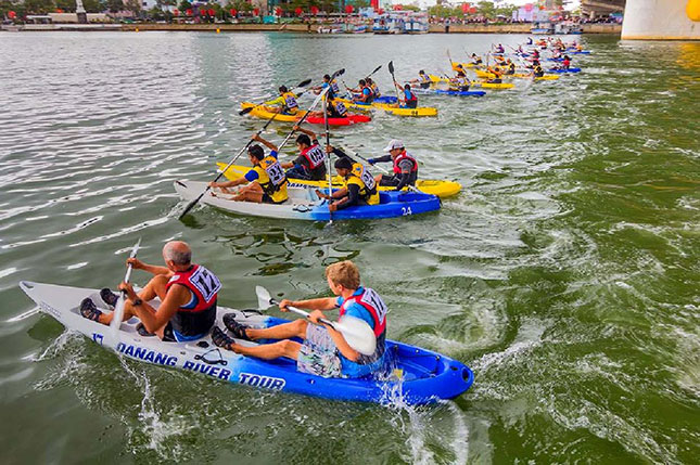 Kayak racing on the Han River 