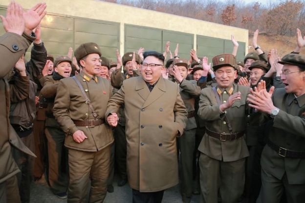 Ông Kim Jong-un được cho là đang xây dựng hình ảnh thân thiện với người dân (Ảnh: KCNA)