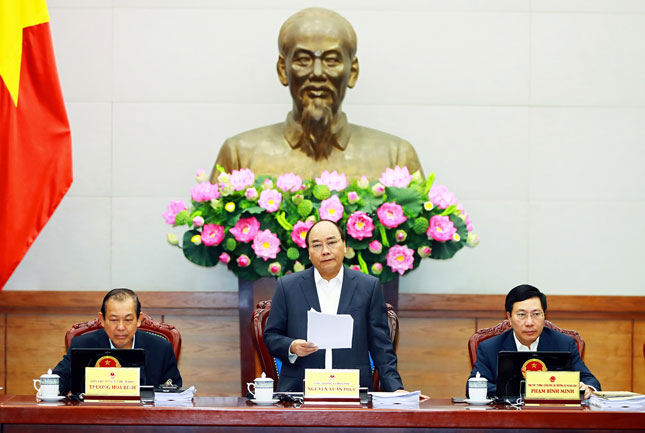 Thủ tướng Chính phủ Nguyễn Xuân Phúc phát biểu chỉ đạo tại phiên họp. Ảnh: TTXVN