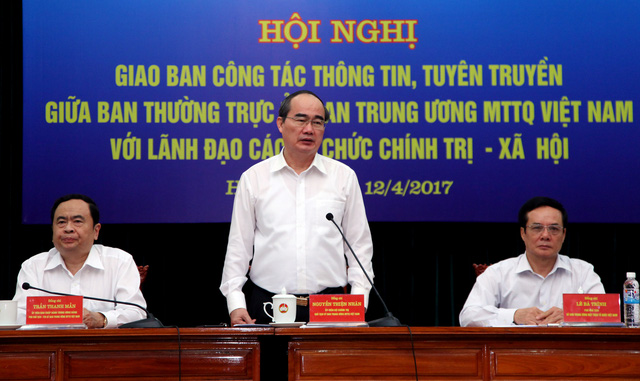 Chủ tịch Nguyễn Thiện Nhân chủ trì cuộc họp