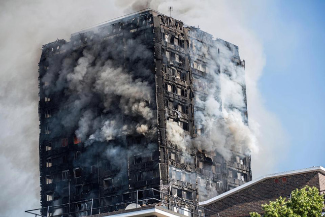 Hiện chưa có thống kê chính xác thiệt hại về người cũng như tài sản sau vụ hỏa hoạn tại tháp Grenfell (Ảnh: Getty)