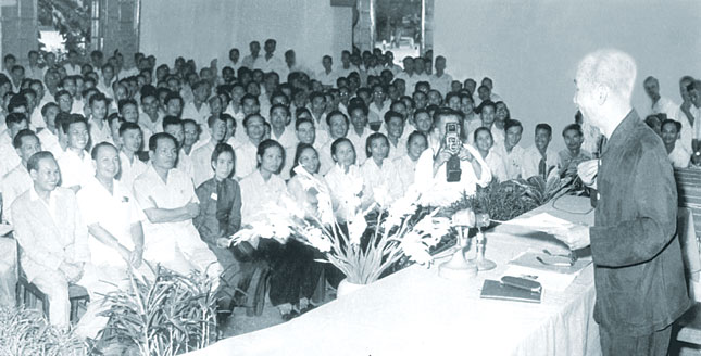 Chủ tịch Hồ Chí Minh phát biểu tại Đại hội Hội Nhà báo Việt Nam lần thứ III (1962). (Ảnh tư liệu)