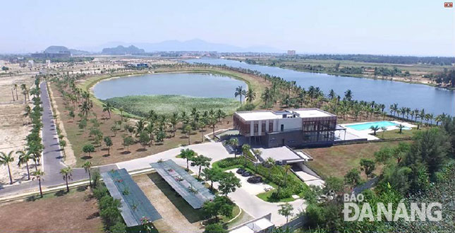 Phố mới ven sông Cổ Cò. Trong ảnh: Khu đô thị sinh thái FPT khu vực giáp ranh với tỉnh Quảng Nam được đầu tư xây dựng. 
