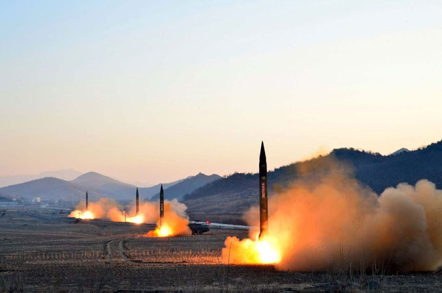Trong những tháng gần đây, CHDCND Triều Tiên liên tiếp thử tên lửa.               Ảnh: AFP